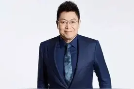 王为念一周内痛失俩亲友！母亲葬礼崩溃痛哭，走路都要人搀扶图片