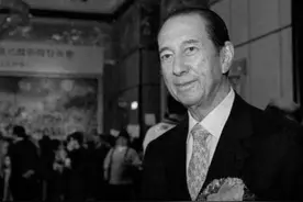 何鸿燊去世1年才下葬，网曝原因惹争议，首代赌王家族墓地曾被盗图片