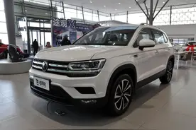 油耗表现不输日系合资的SUV，空间价格都不错，带你看大众途岳图片