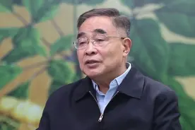 获“人民英雄”称号后，张伯礼填词一首图片