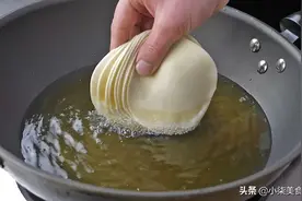 饺子皮扔进油锅中，瞬间变美食，我家一周吃5次，比买的都解馋图片