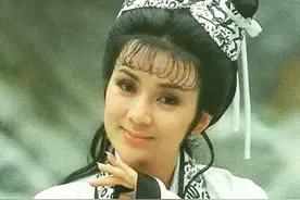 66岁冯宝宝近况，国外买豪宅过独居生活，儿子留内地工作不能陪伴图片