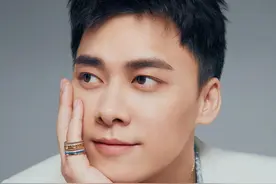 李易峰英伦写真大片，廓形西装，印花毛衣空气短发眼神深邃图片