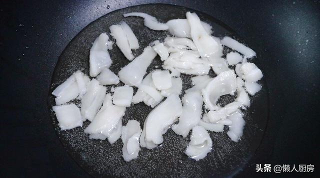 这是麻虾酱的做法，拌面条拌米饭都不错，一点都不腥，越吃越香