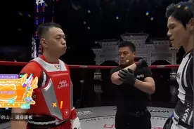 药水哥把向佐打倒在地，换来的是猛烈的回击，向华强的儿子不好惹图片