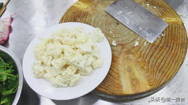 厨师长教你番茄炒花菜，营养又好吃，做法简单，小孩大人都爱吃