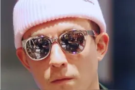 男人上了年纪，少穿运动装这种衣服，瞧陈冠希穿搭，痞帅不输当年图片