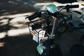 全国开启电动车违规整治，电动车gps防盗器赋能城市智慧出行图片