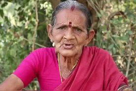 印度大妈来中国旅游，看到中国女孩后直言：没一个有钱的？图片