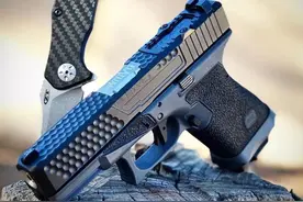 “精英部队”专属近战武器——格洛克手枪图片