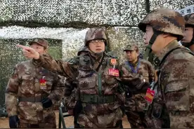 军长与参谋长到底谁大？为何解放军的参谋长成了军长的助手？图片