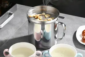 厨房好物推荐：过滤各种杂质的油壶，既能装油还能过滤图片
