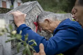 苦寻38年，父与子终于相遇，父亲已86岁，儿子却已在烈士陵园沉睡图片