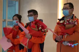 “江苏好人”和“江苏队小可爱”平安回家 “压舱石”郑瑞强仍将留守武汉图片