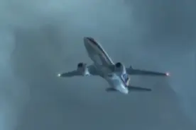 飞机万米高空突然熄火，机长竟用1只眼睛迫降，让人佩服的纪录片图片