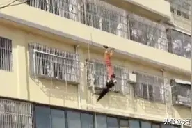 亳州消防员救人不幸牺牲 目击者：事发很突然，消防员身上有安全绳图片