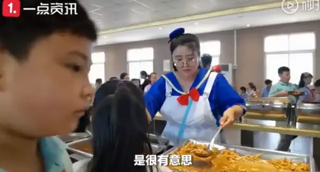 小朋友六一“被迫营业”，网友：看一次笑一次，太可爱了吧