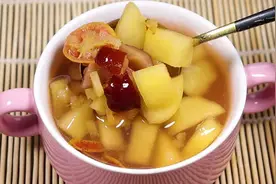 别逼宝宝喝水了！隔三差五煮个水果汤，一碗不够喝，婴儿辅食首选图片