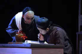 重读《孔乙己》，我们都是那个孤独被嘲笑的人图片