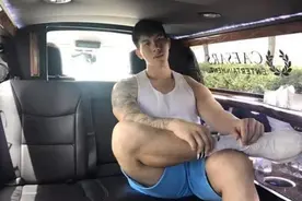 他号称野球场上大铁牛，女友超漂亮，曾表示打野球比CBA赚的还多图片
