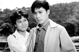 难忘《爱情啊，你姓什么》，80年代开风气之先，男女主演近况如何图片