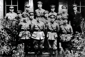 南昌起义后他走丢10年，投奔叶挺，叶挺犯难：地位高，不好安排图片