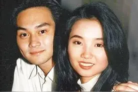 张智霖初恋罕露面，53岁皮肤紧致似少女，内地跑商演20年身家上亿图片