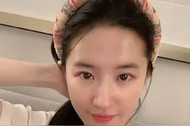 刘亦菲坐豪车兜风，看到手机定位的拍照地，不怕感染“新冠”？图片