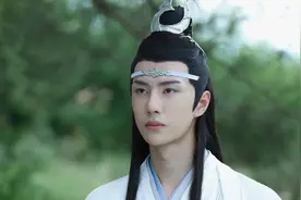 王一博“复制”了父母的优点，眼睛像妈脸型像爸，难怪从小帅到大图片