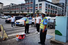 开封杞县“车之家二手车行”助力高考爱心接送，为护航高考的一线工作者送去清凉图片