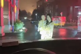 安徽男子深夜回家，老婆抱女儿“恭候”，女儿一句话让其“融化”图片