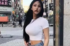 小说：邻家漂亮姐姐出远门从此难见，临走时问我：谈过女朋友吗？图片