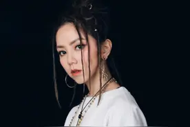 被至爱单方面分手，被华晨宇欺骗，邓紫棋的坎坷情史图片