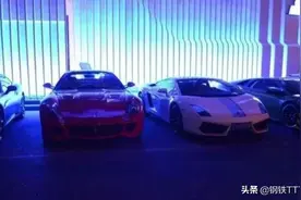 北京酒吧一条街满是豪车，交警一检查：不值钱的破车，专骗小姑娘图片