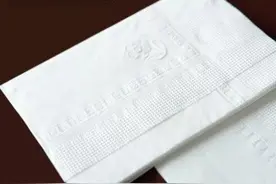 威海餐厅纸巾定做厂家，众多餐饮大佬选择它图片