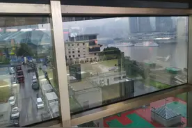 脸上的黑斑如何治疗 脸上长的痣怎么治疗图片