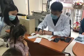 被砍伤114天后，陶勇医生恢复出诊了！“老天爷给我留了一条命，就是为了让我有给大家继续服务的机会”图片