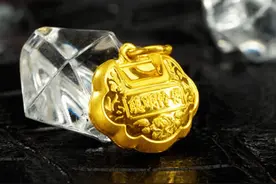 黄金首饰无缘无故变黑？原来和这些东西有关图片