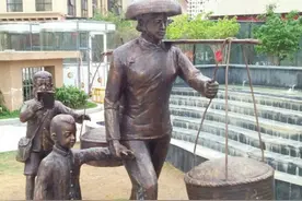 满江红·题黄流商贸广场«母亲» 塑像词图片