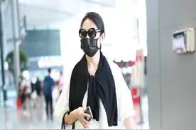 倪萍太会玩，上面穿蕾丝衫，下面却配松垮哈伦裤，比00后还新潮图片