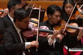 迈克尔·托马斯指挥美国国家青年交响乐团表演科普兰的《土风舞》图片