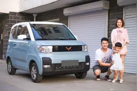 手握3万提宏光MINI，能坐4人，5分钱一公里，车主：太值了图片