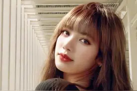 壁纸｜Lisa | 所有的光芒，都需要时间才能被看到。图片