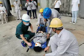 工地发生工伤，由包工头还是工程发包单位赔偿？给你两个建议图片