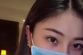 街头采访：美女给你十万块钱亲一下你会答应吗图片