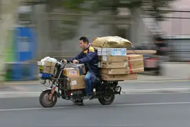 四通一达联手围剿，快递新王烧钱流血，八毛发快递背后的荒蛮江湖图片