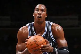肌肉太强是什么感觉？NBA这5位 硬生生把球衣穿成紧身衣图片