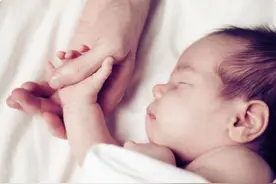 宝宝一夜喂几次奶合适？根据月龄控次数是关键，宝妈快了解一下图片