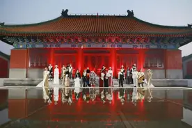“九色甘南•时尚蕃巴”专场展演活动精彩亮相中国国际时装周图片