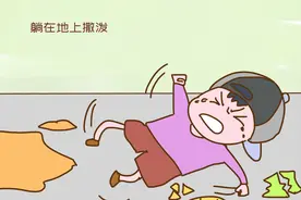 火车上大人给小孩发零食，两个孩子表现对比鲜明，小事见教养图片